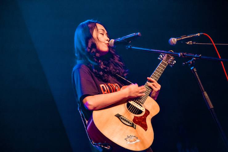 第四届“热博rb88吉他女声弹唱大赛”总冠军出炉<br />温格夺冠，董冬冬担任评委